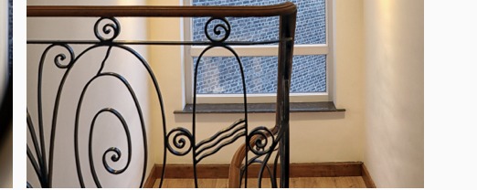 Escalier intérieur du centre BClinic
